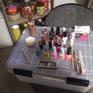 Nail polishs and make up